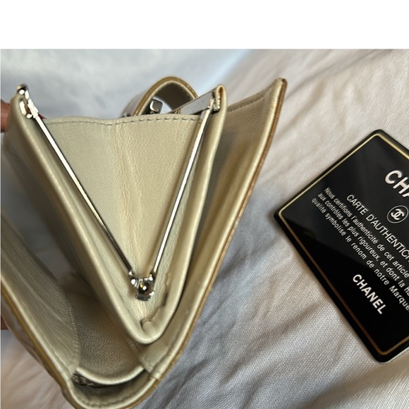 Authentic CHANEL CC Logo with kiss-lock wallet. Comes with authenticity card. - Picture 9 of 10